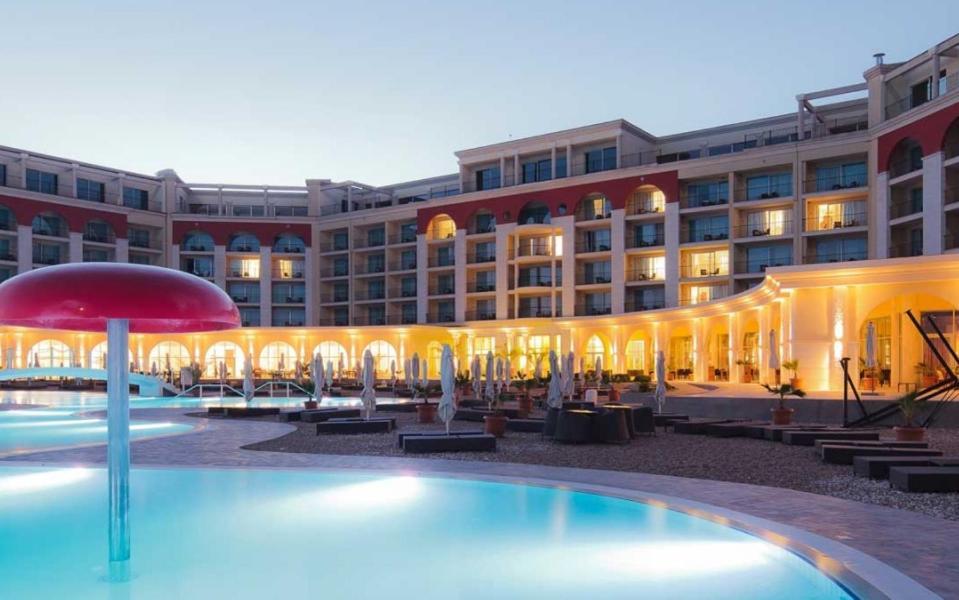 Lighthouse Golf Resort & Spa Apartments 발치크 외부 사진